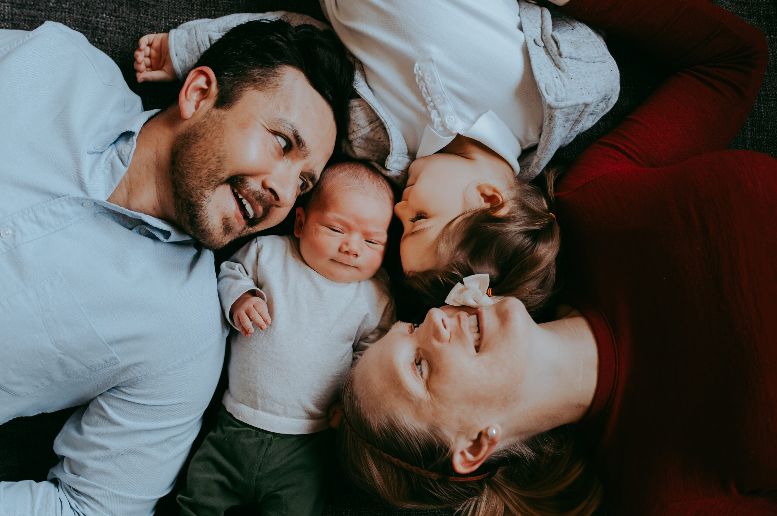Familienbild mit einem Neugeborenenen